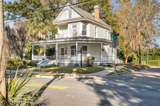 864 E Park Ave in Tallahassee, FL - Foto de edificio - Building Photo