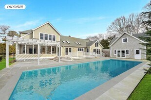 55 White Oak Ln in Westhampton Beach, NY - Building Photo