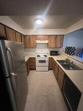 6843 Greenway Chase St in Houston, TX - Building Photo - Building Photo