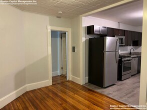 207 Broadway, Unit 1 in Everett, MA - Building Photo - Building Photo