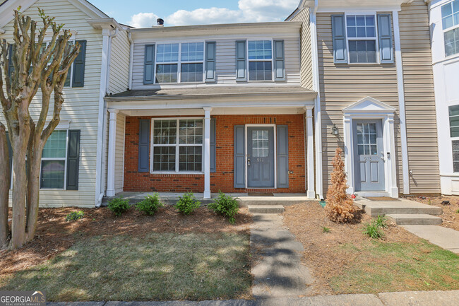 property at 911 Prestwyck Ct