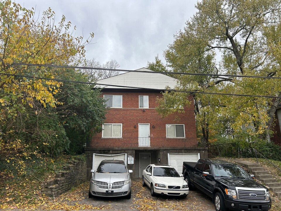 1621 Gilsey Ave in Cincinnati, OH - Building Photo