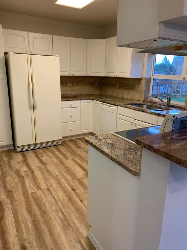 property at 465 N Cedar St