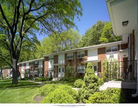 Valley View Apartments in Paterson, NJ - Building Photo - Building Photo