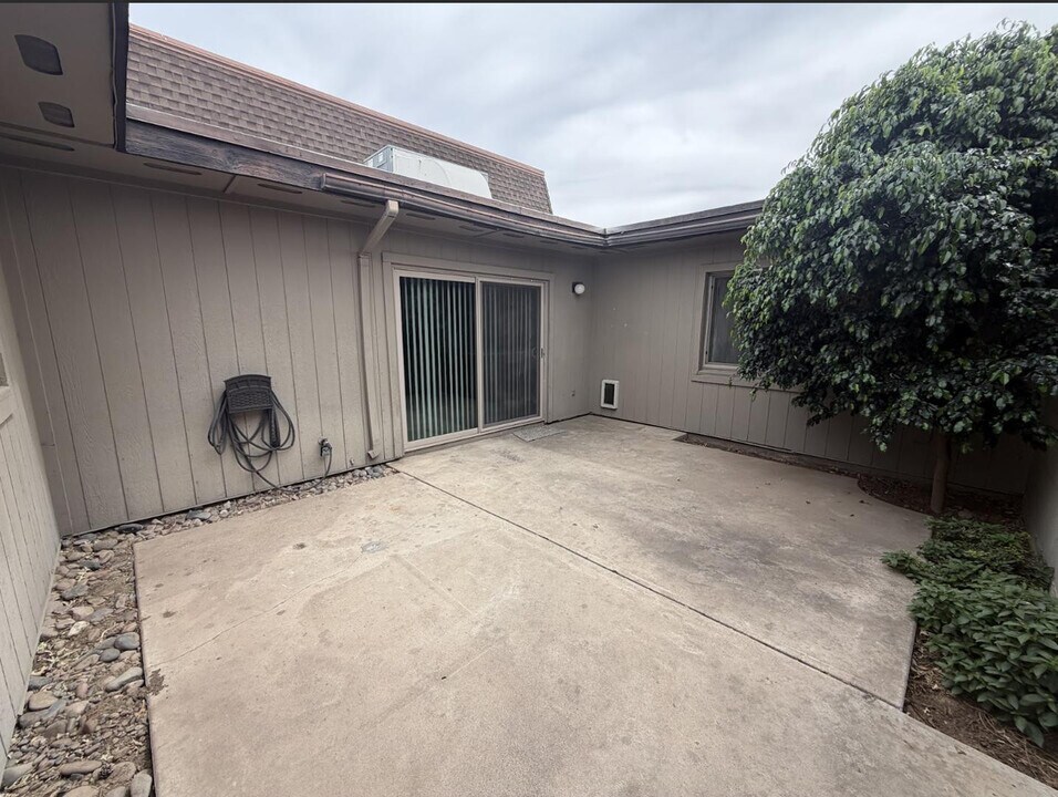 1609 E Ellis Dr in Tempe, AZ - Building Photo