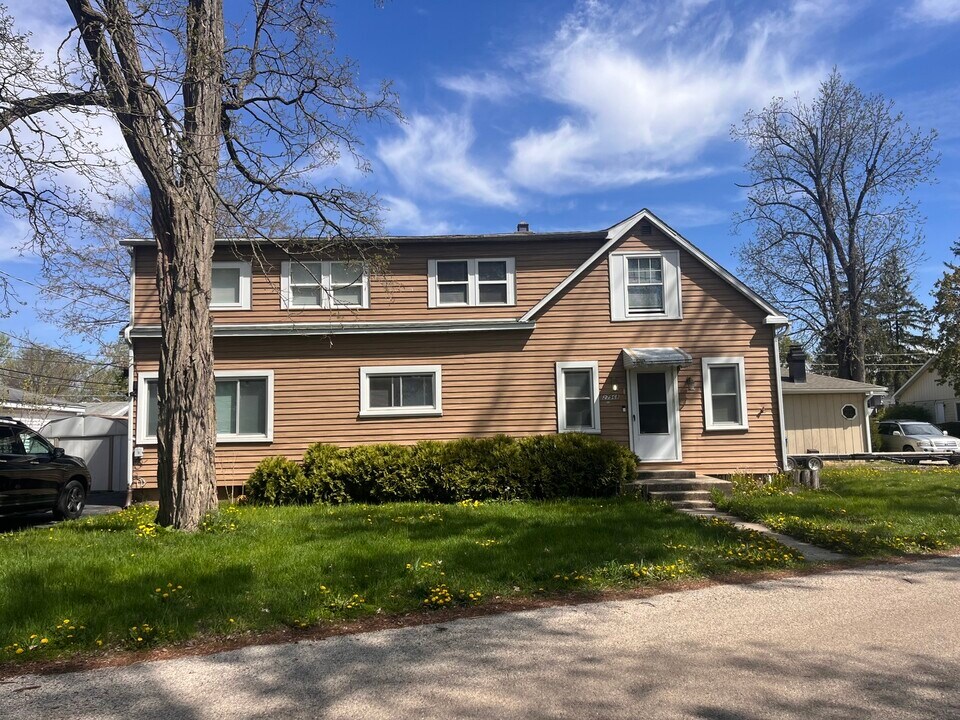 27968 N Ash St in Wauconda, IL - Building Photo