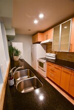 1601 S Shepherd Dr, Unit 141 in Houston, TX - Building Photo - Building Photo