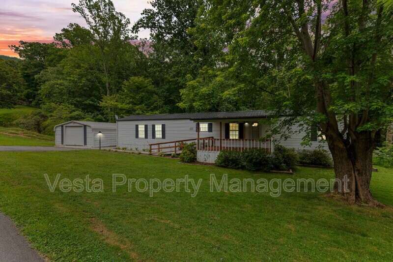 177 Riddle Rd in Swannanoa, NC - Building Photo
