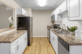 3208 College Ct in Gulf Breeze, FL - Foto de edificio - Building Photo