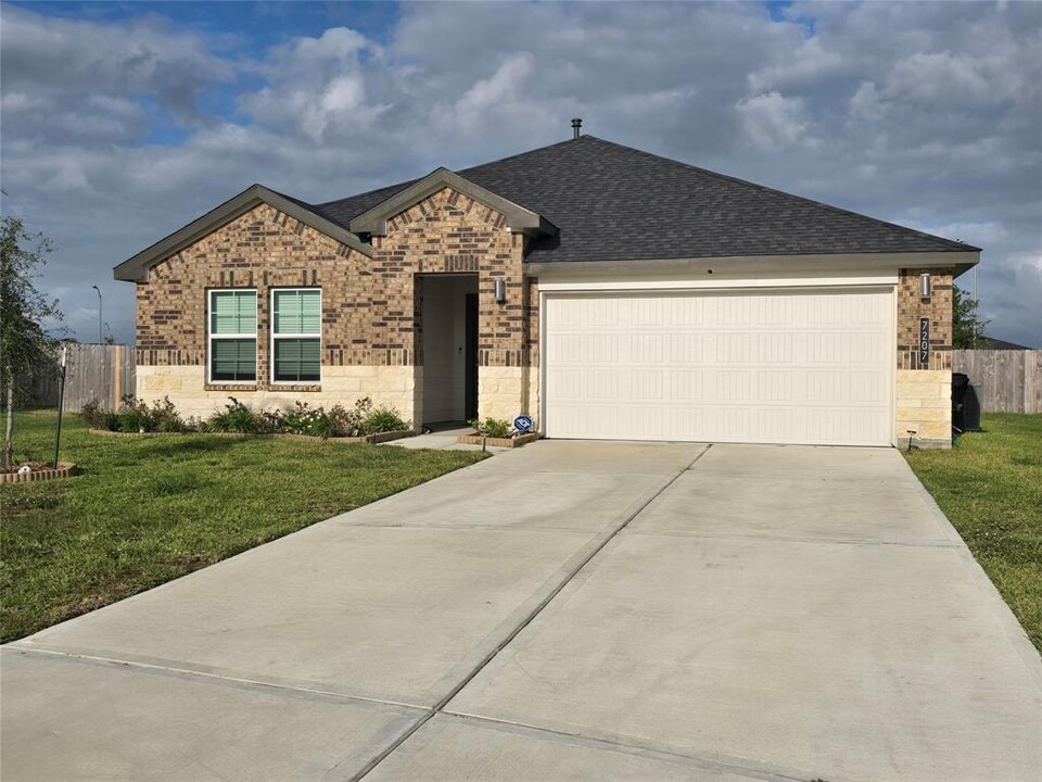 7207 Dawn Vw Ln in Rosenberg, TX - Building Photo