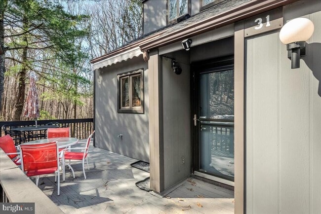 31 Middle Village Way in Tannersville, PA - Building Photo - Building Photo