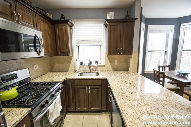 222 W Seventh St-Unit -Apt 3 in Boston, MA - Building Photo - Building Photo