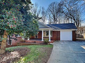 100 Raymond St in Belmont, NC - Building Photo