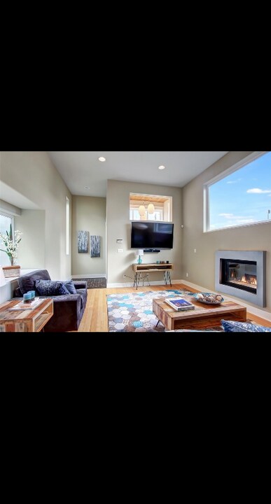 6713 13th Ave NW in Seattle, WA - Building Photo