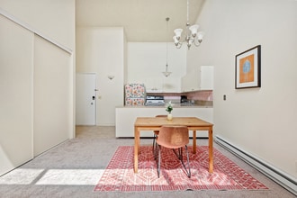 6635 SW Capitol Hwy in Portland, OR - Building Photo - Building Photo