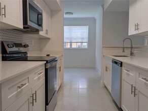 11650 SW 2nd St in Pembroke Pines, FL - Building Photo - Building Photo