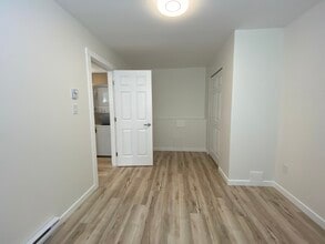 4549 Hammond Bay Rd in Nanaimo, BC - Building Photo - Building Photo