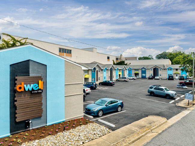 Dwell in the ViBe in Virginia Beach, VA - Foto de edificio - Building Photo