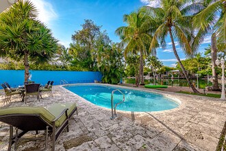 1325 Marseille Dr in Miami Beach, FL - Building Photo - Building Photo