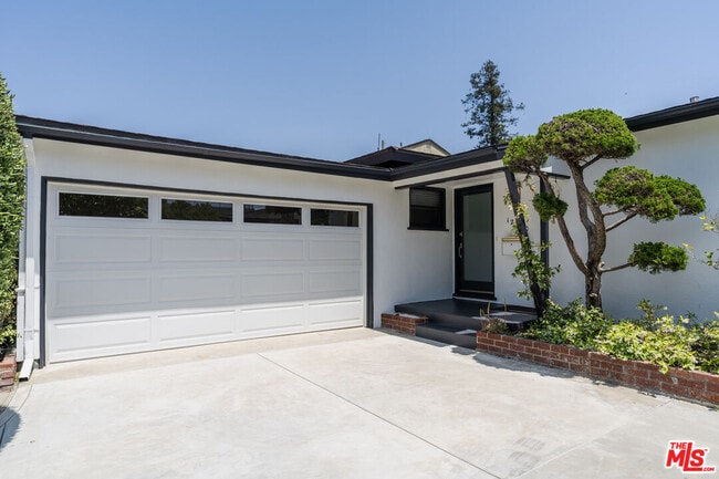 12800 Stanwood Dr in Los Angeles, CA - Building Photo - Building Photo