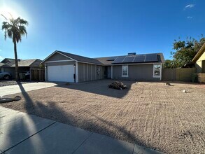 6150 W Mauna Loa Ln in Glendale, AZ - Foto de edificio - Building Photo