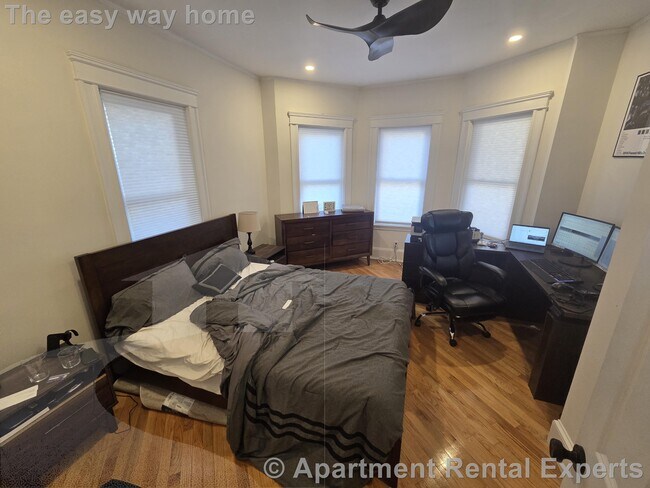 125 Liberty Rd, Unit #1 in Somerville, MA - Foto de edificio - Building Photo