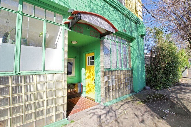 843 N Knott St-Unit -ba40210a-9e3f-11eb-82bc-028b41fdf1b6 in Portland, OR - Building Photo - Building Photo