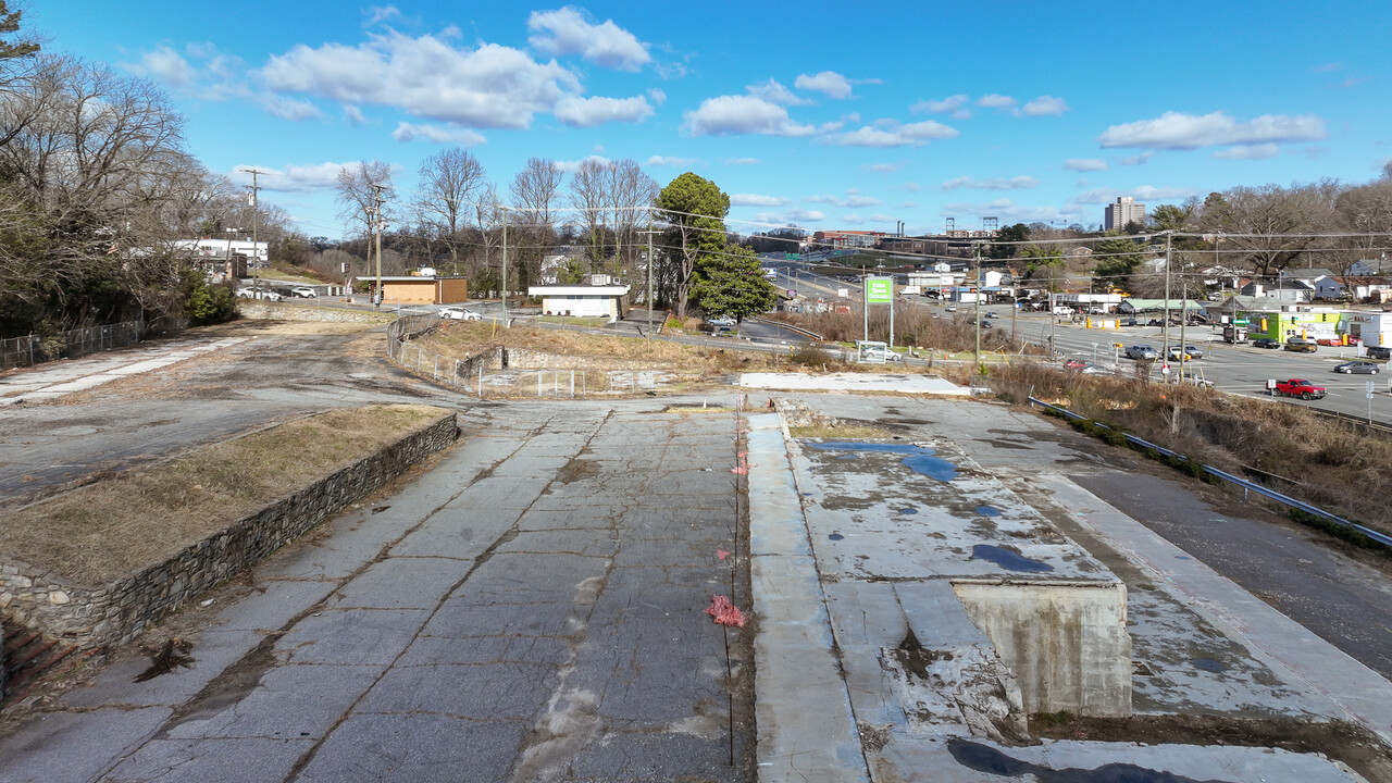 600 Peters Creek Pky in Winston-Salem, NC - Building Photo