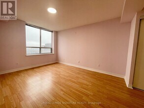 115 Omni Dr in Toronto, ON - Building Photo - Building Photo