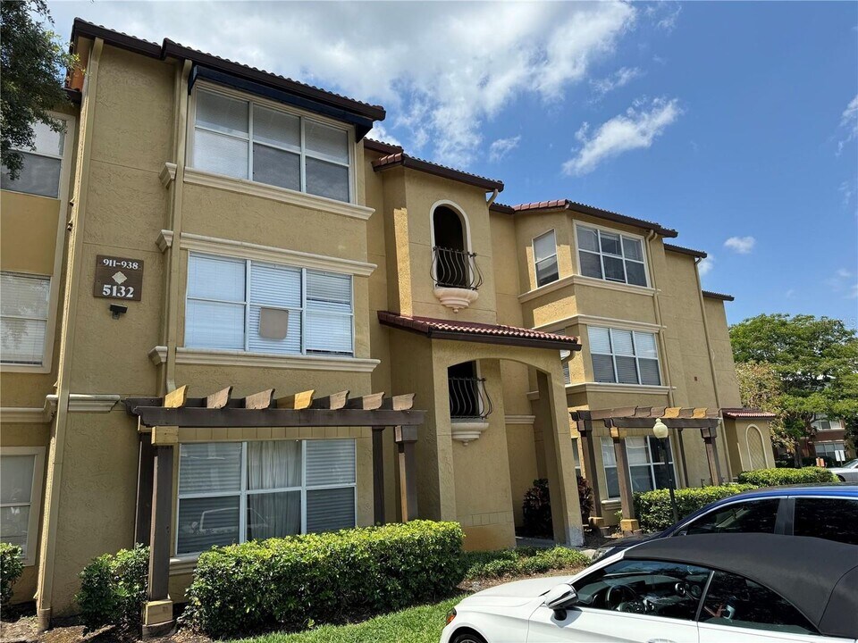 5132 Conroy Rd in Orlando, FL - Foto de edificio
