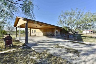 750 Nicholas St in Del Rio, TX - Building Photo - Building Photo