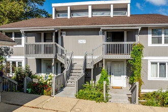 Snugharbor Condominiums in Coventry Township, OH - Building Photo - Building Photo