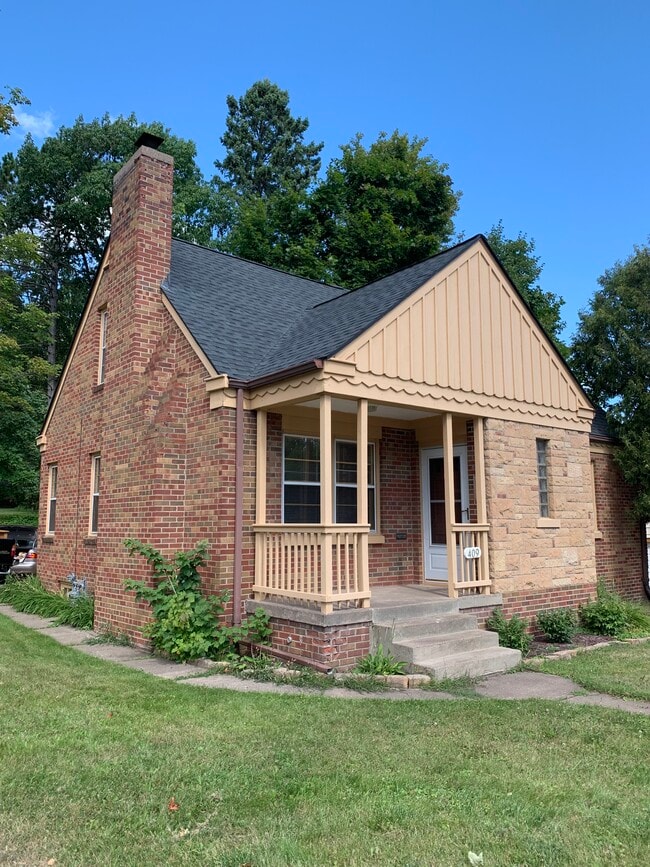 property at 409 W Arrowhead Rd