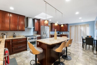 4920 Lake Ct in Country Club Hills, IL - Building Photo - Building Photo