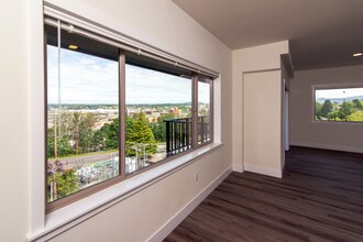 700 N State St-Unit -305 in Bellingham, WA - Building Photo - Building Photo