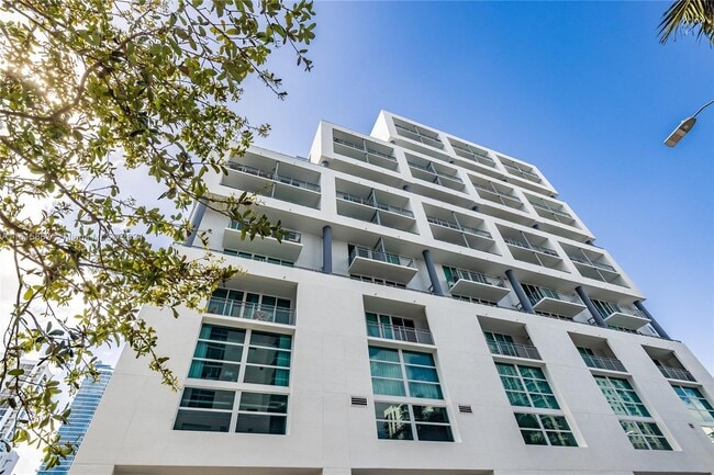 350 NE 24th St, Unit 613 in Miami, FL - Building Photo - Building Photo