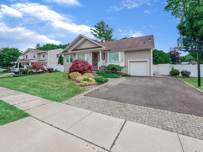 6 Warren Ln in Jericho, NY - Building Photo - Building Photo