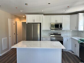 269 Bayville Ave-Unit -1 in Bayville, NY - Building Photo - Building Photo