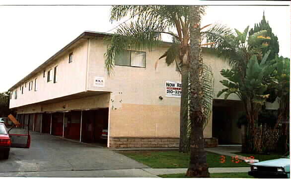 1946 W 145 St in Gardena, CA - Foto de edificio