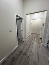 617 W 76th St in Los Angeles, CA - Building Photo - Building Photo