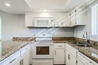 4050 E Cactus Rd in Phoenix, AZ - Building Photo - Building Photo