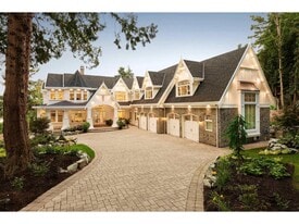 12603 Crescent Rd in Surrey, BC - Building Photo