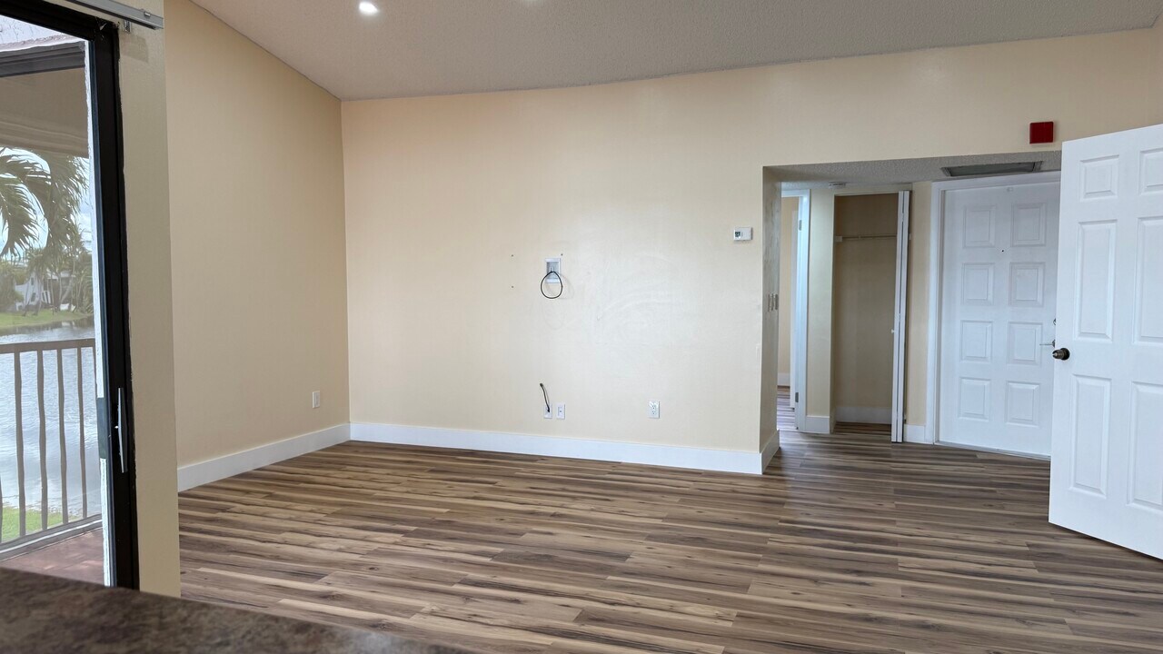 840 Independence Dr, Unit Unit A in Homestead, FL - Building Photo