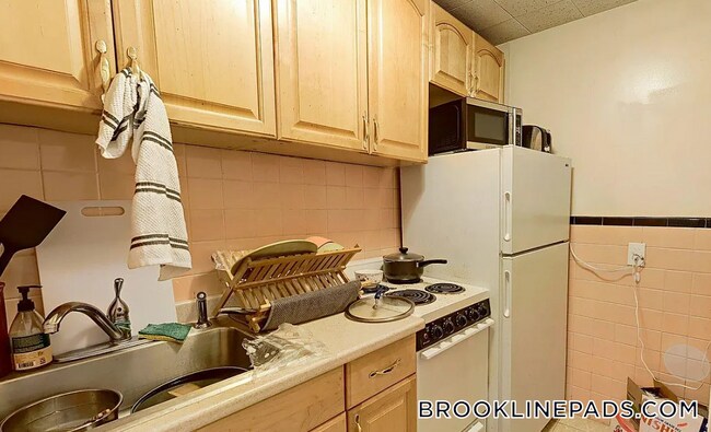 1071 Beacon St in Brookline, MA - Building Photo - Building Photo