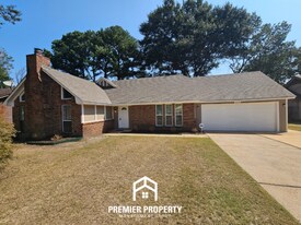 4556 Trout Valley Dr in Memphis, TN - Building Photo