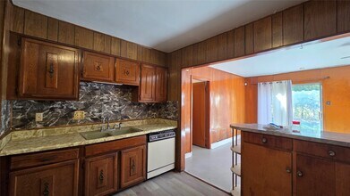 8510 Cowart St in Houston, TX - Foto de edificio - Building Photo