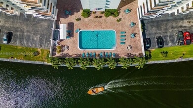 401 Golden Isles Dr, Unit 304 in Hallandale Beach, FL - Building Photo - Building Photo
