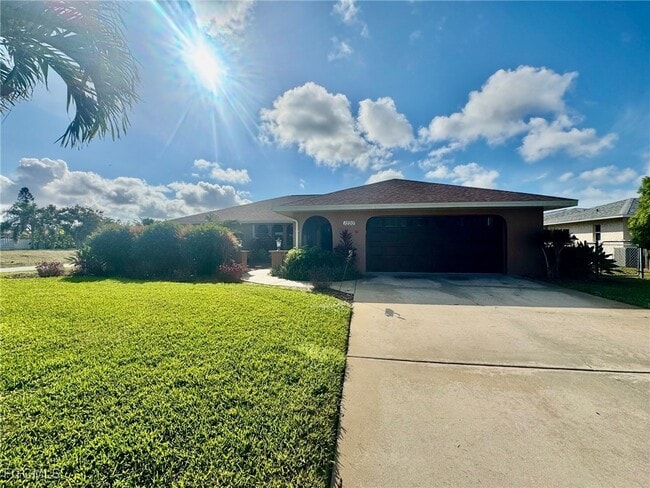 1220 SE 19th Ln in Cape Coral, FL - Building Photo - Building Photo
