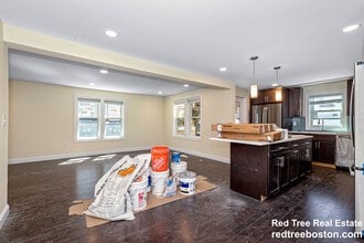 70 Stanley Ave in Medford, MA - Foto de edificio - Building Photo