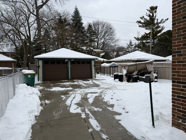 2031 E Marion St in Shorewood, WI - Building Photo - Building Photo